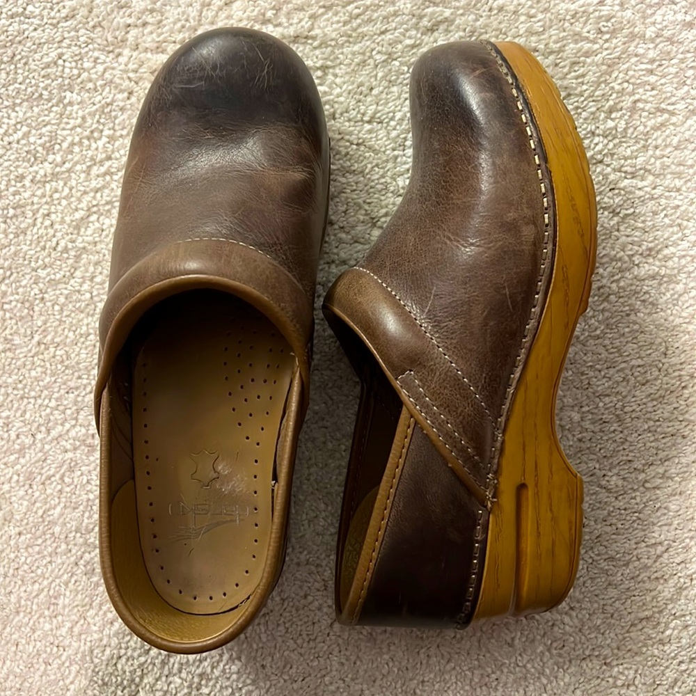 Distressed leather danskos